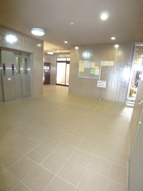 物件外観写真4　(エントランス部分)