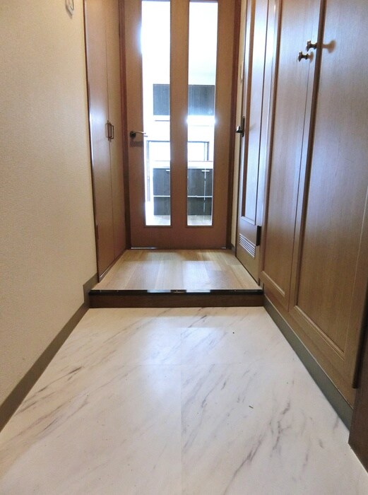 物件内観写真18　(玄関)