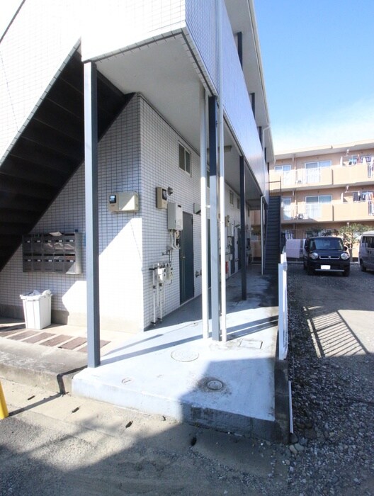 物件外観写真5　(エントランス部分)