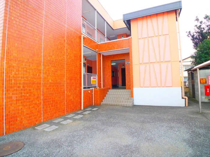 物件外観写真3　(エントランス部分)