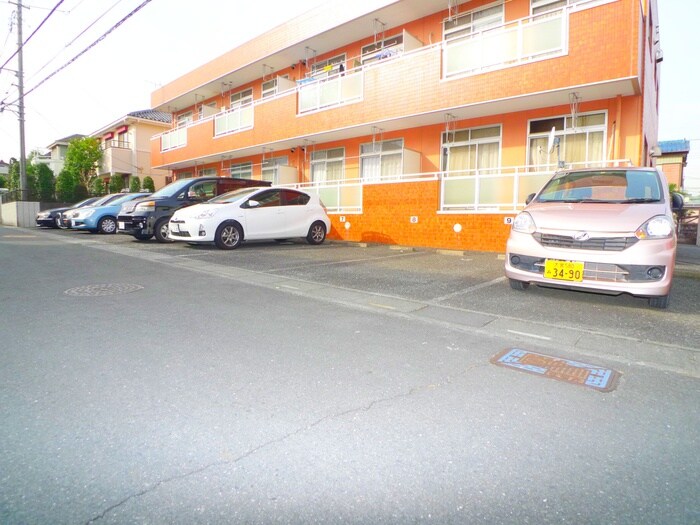 物件外観写真4　(駐車場)