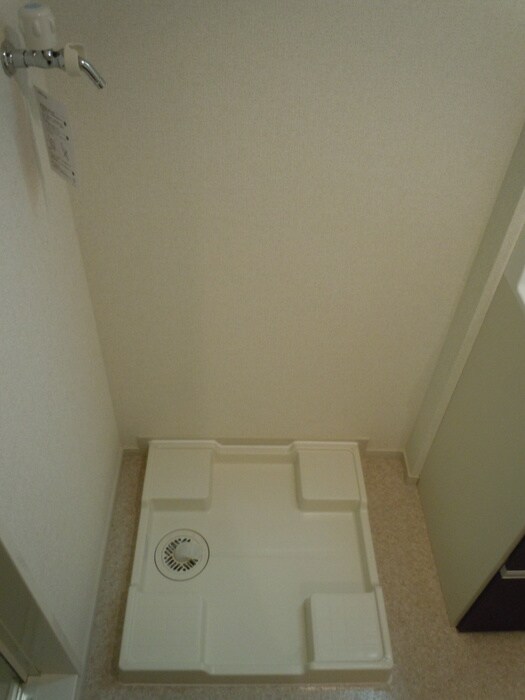 物件内観写真10　(洗濯機置場)