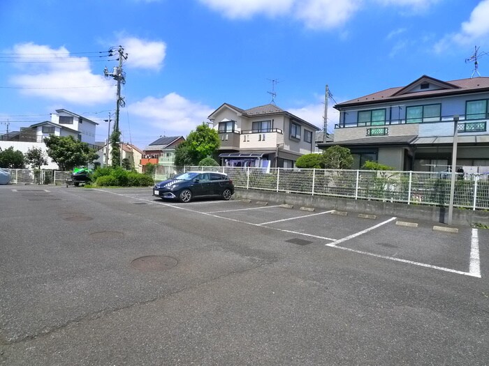 物件外観写真3　(駐車場)