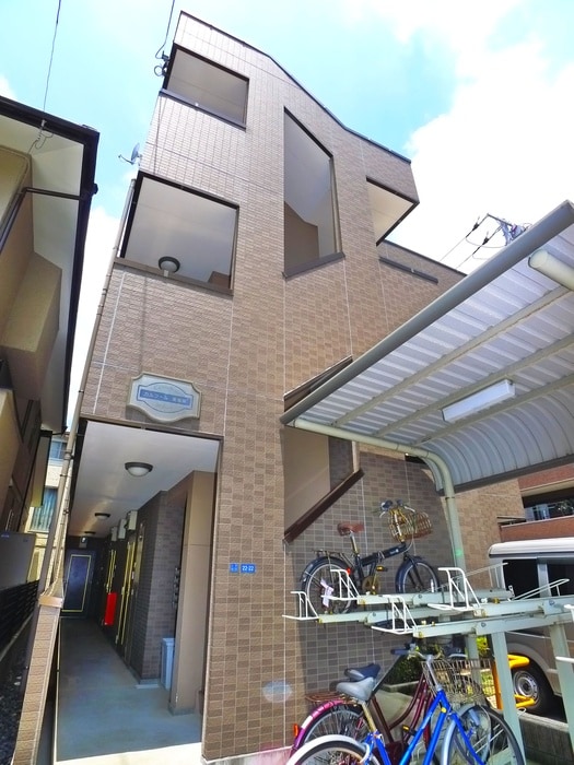 カルフール亜里巣のエントランス部分