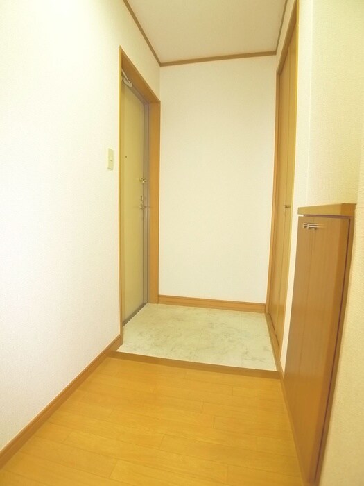 物件内観写真11　(玄関)