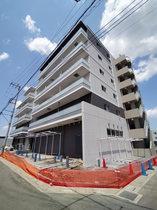 建築中