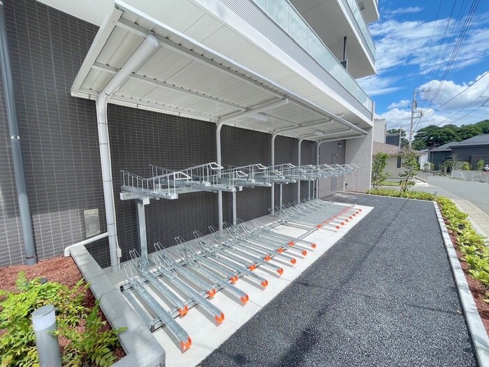 物件外観写真3　(駐輪場)