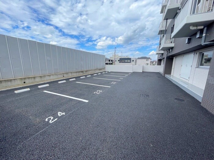 物件外観写真5　(駐車場)