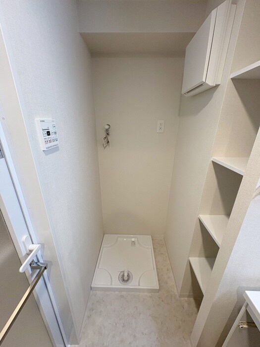 物件内観写真16　(洗濯機置場)