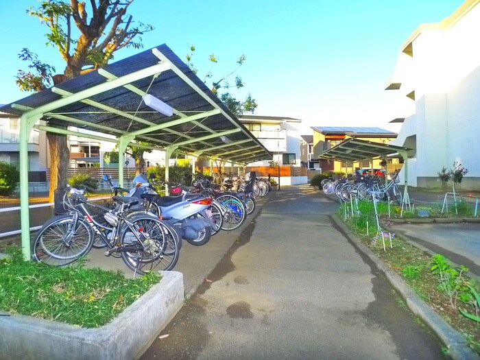 物件外観写真6　(エントランス部分)