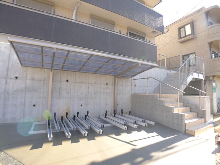 物件外観写真2　(駐輪場)