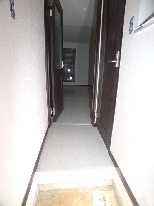物件内観写真7　(玄関)