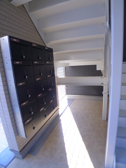 物件外観写真5　(エントランス部分)