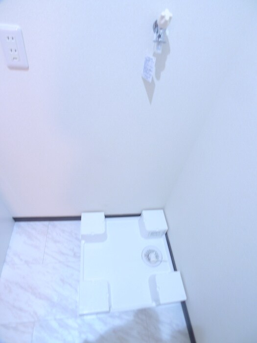 物件内観写真10　(洗濯機置場)