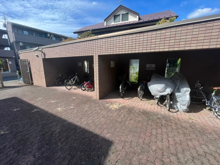 物件外観写真2　(駐輪場)
