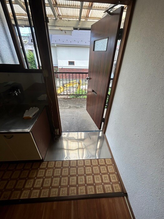 物件内観写真16　(玄関)