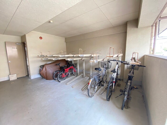 物件外観写真2　(駐輪場)