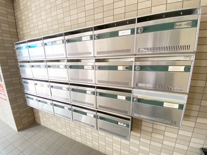 物件外観写真4　(エントランス部分)