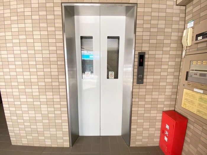 物件外観写真5　(エントランス部分)