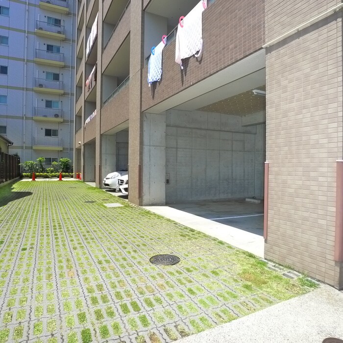 物件外観写真5　(駐車場)