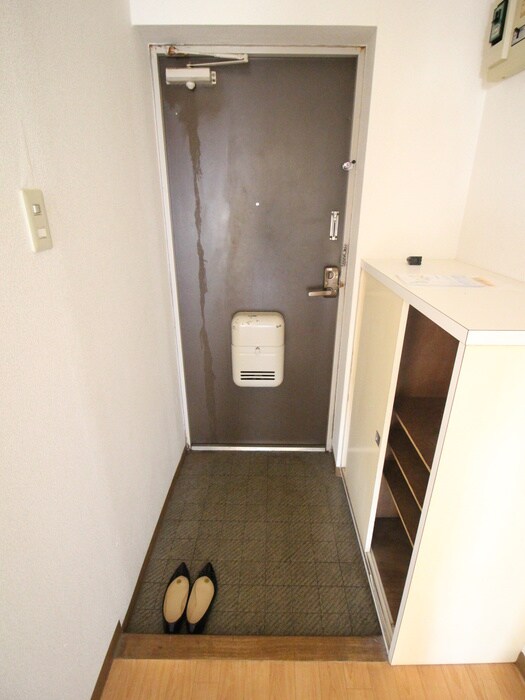 物件内観写真13　(玄関)