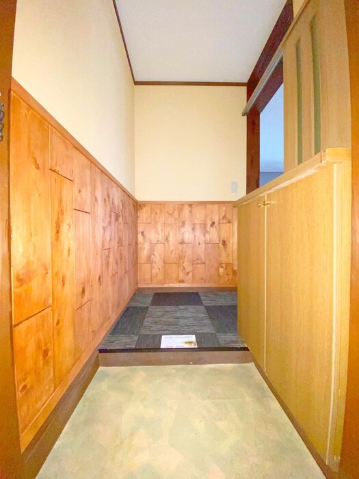 物件内観写真14　(玄関)