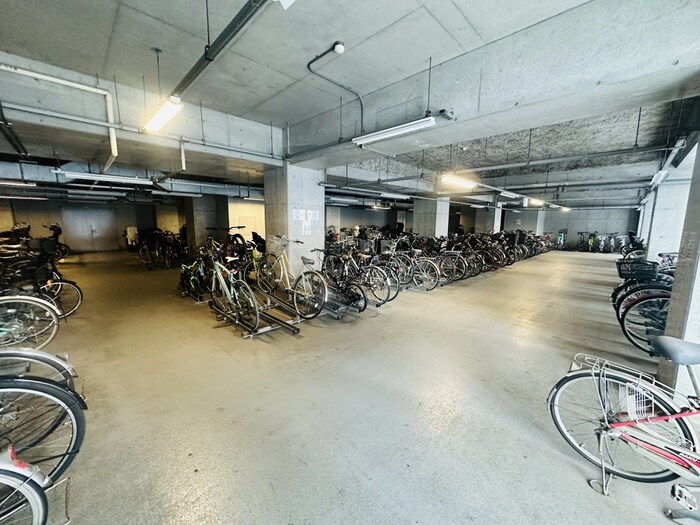 物件外観写真4　(駐輪場)