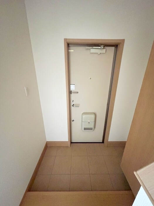 物件内観写真15　(玄関)