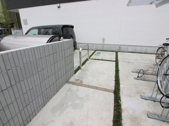 物件外観写真4　(エントランス部分)