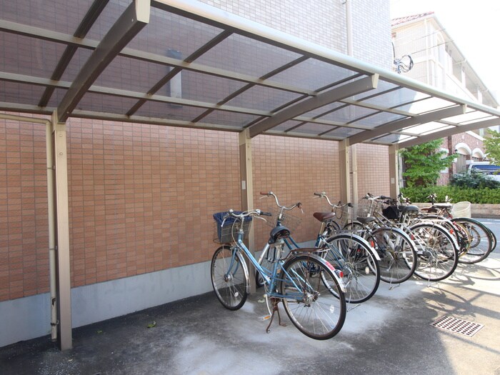 物件外観写真3　(駐輪場)