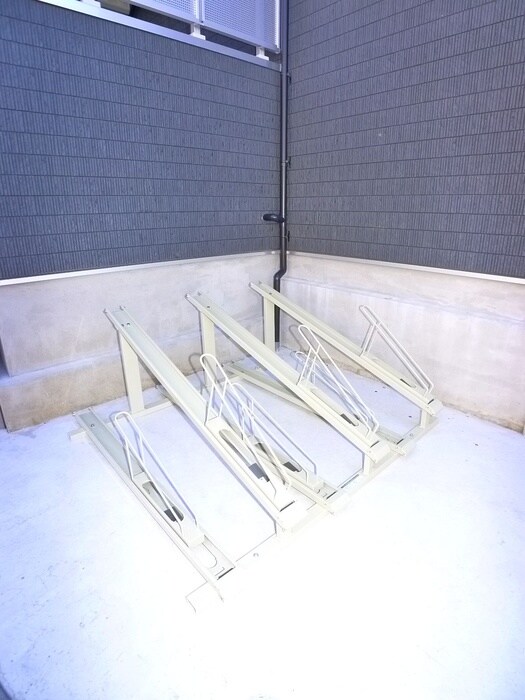 物件外観写真6　(駐輪場)