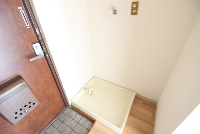 物件内観写真12　(洗濯機置場)