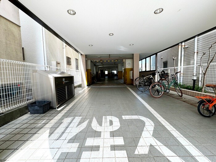 物件外観写真3　(駐車場)