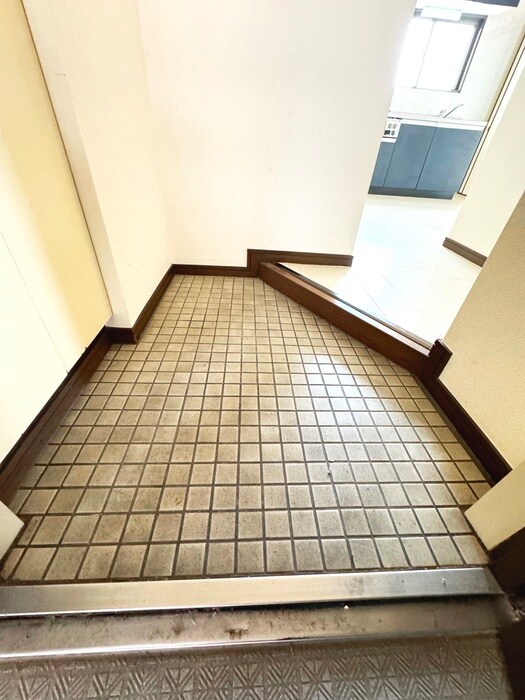 物件内観写真16　(玄関)