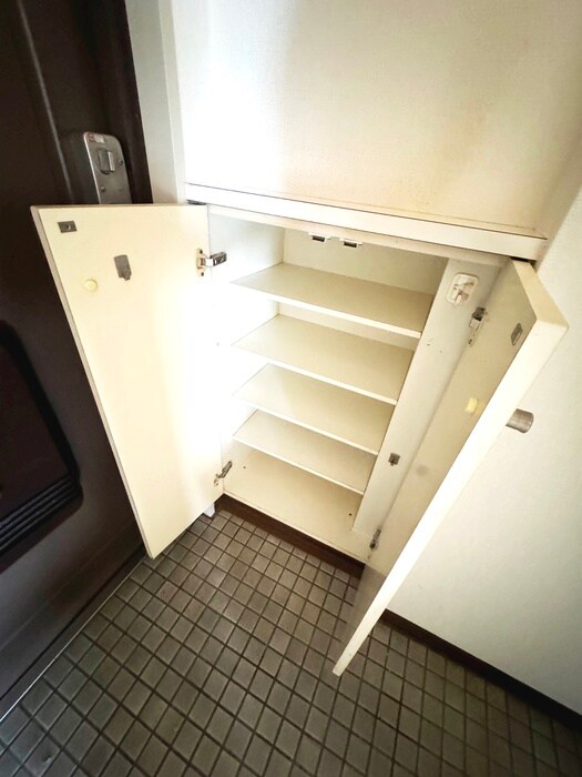 物件内観写真17　(玄関)