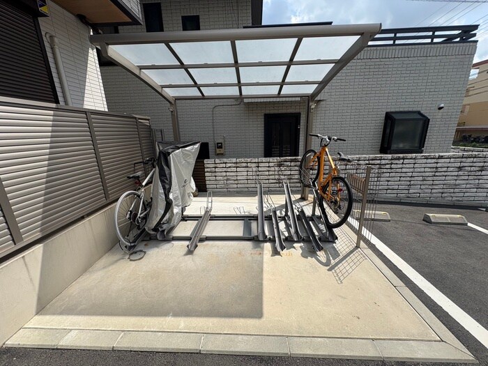 物件外観写真3　(駐輪場)