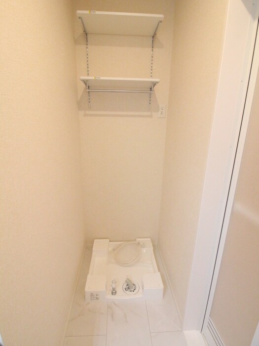 物件内観写真12　(洗濯機置場)