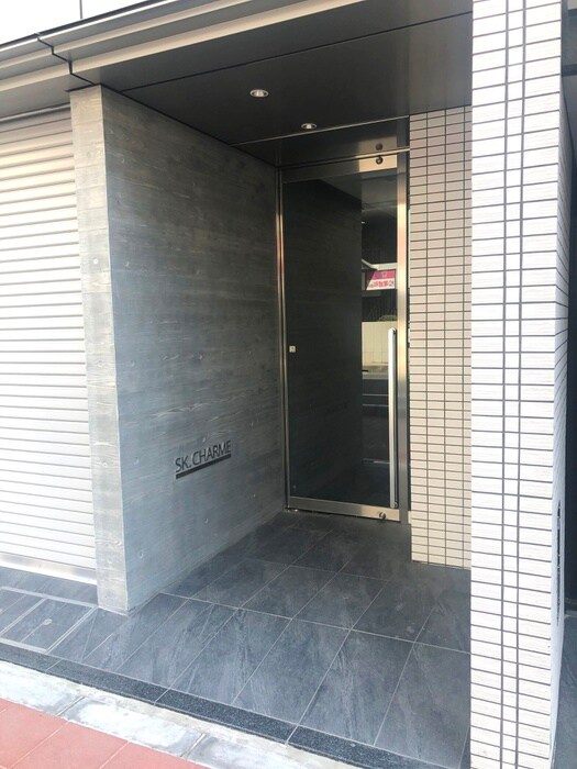 物件外観写真3　(エントランス部分)