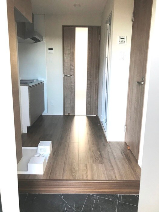 物件内観写真11　(玄関)