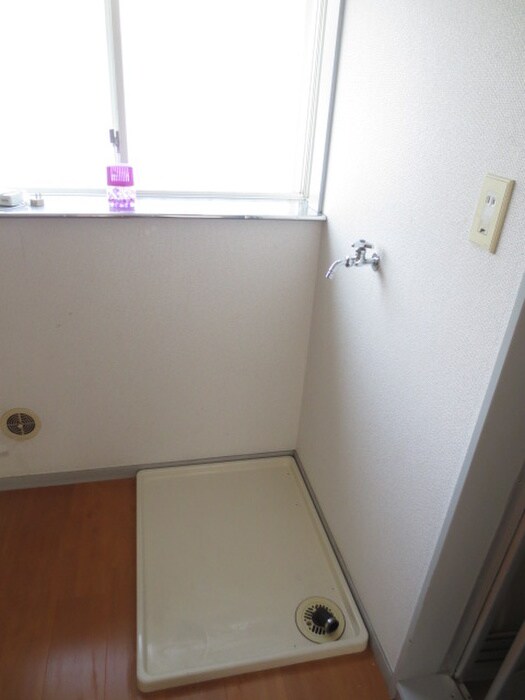 物件内観写真18　(洗濯機置場)