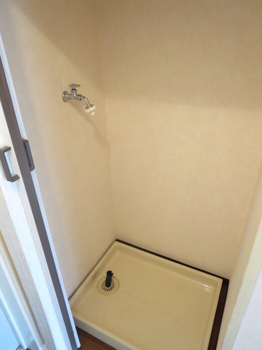 物件内観写真15　(洗濯機置場)