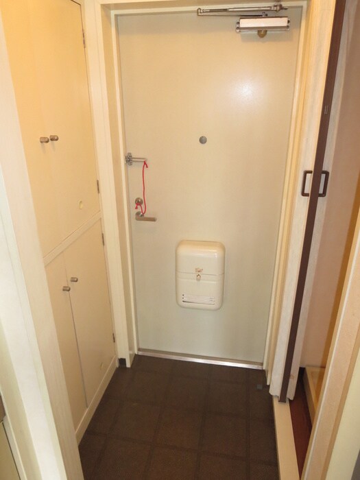 物件内観写真16　(玄関)