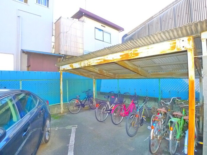 物件外観写真5　(駐輪場)