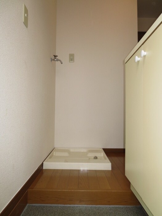 物件内観写真4　(玄関)