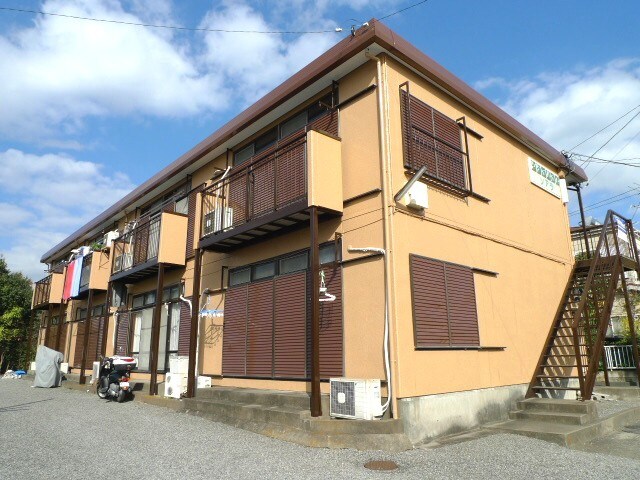 物件外観写真2　(エントランス部分)