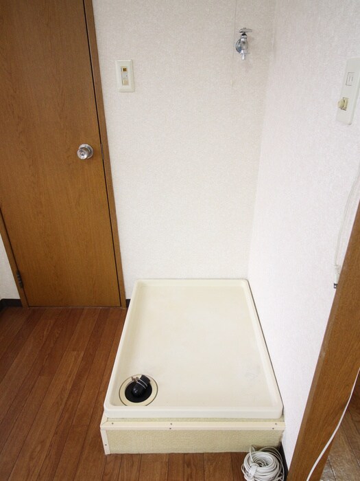 物件内観写真13　(洗濯機置場)