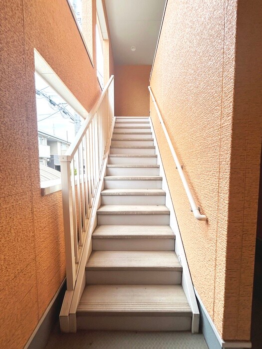 物件外観写真4　(エントランス部分)