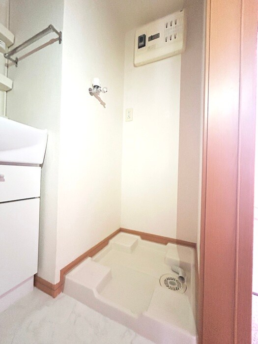 物件内観写真15　(洗濯機置場)