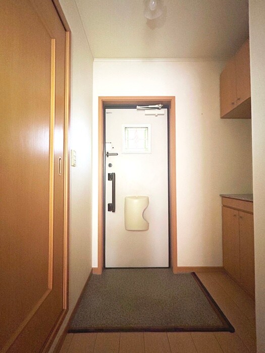 物件内観写真18　(玄関)