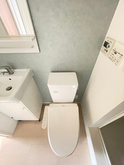 物件内観写真8　(トイレ)